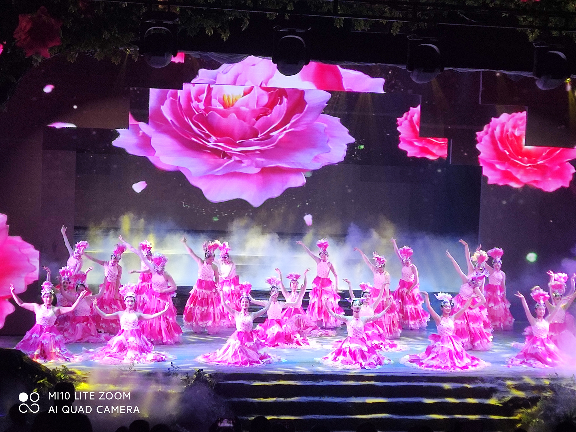 LED顯示屏,室內全彩LED,戶外LED顯示屏,LED顯示屏供應商,戶外彩色LED顯示屏,LED顯示屏生產廠家,高密度LED全彩顯示屏,湖南LED顯示屏,湖南室內全彩LED